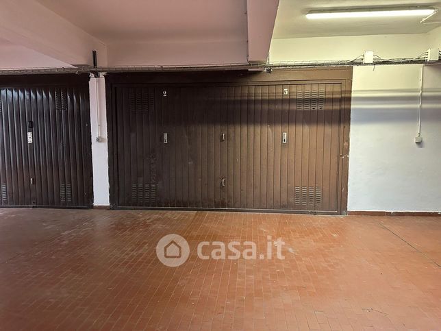 Garage/posto auto in residenziale in Via Simone Martini 22