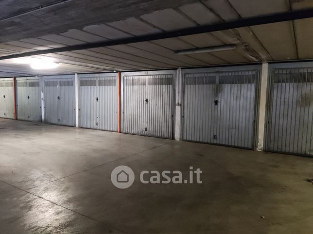 Garage/posto auto in residenziale in Via Quinto Romano 56