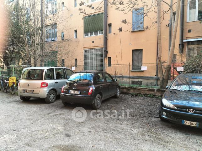 Garage/posto auto in residenziale in Via Aristotile Fioravanti 5