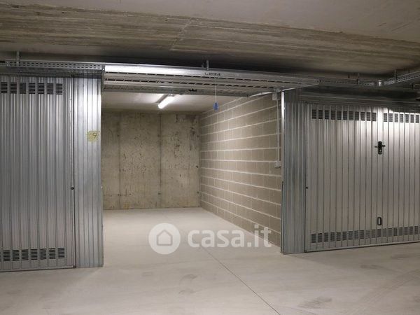 Garage/posto auto in residenziale in Via Achille Grandi 1