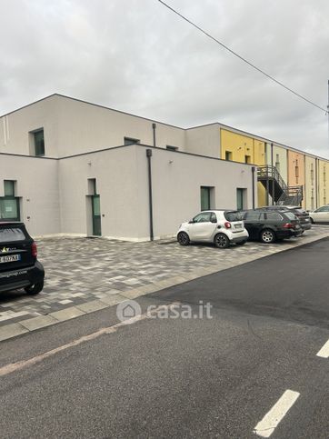 Ufficio in commerciale in Via G. Mion 27