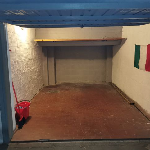 Garage/posto auto in residenziale in Via del Battiferro 14