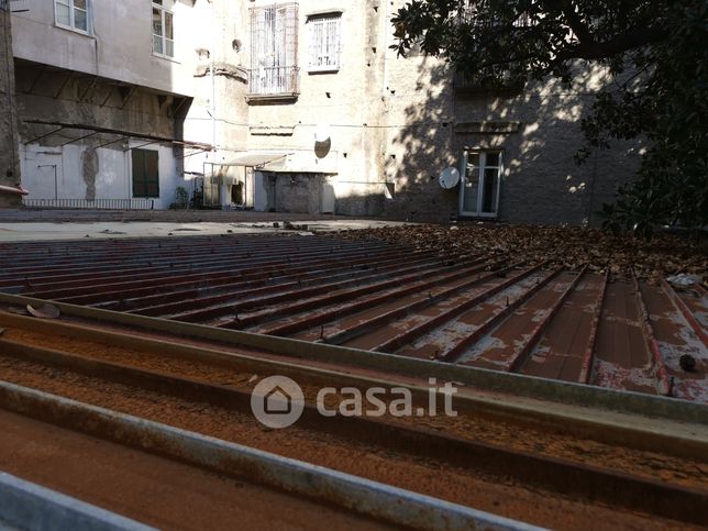 Capannone in commerciale in Vico San Maria del Pozzo 43