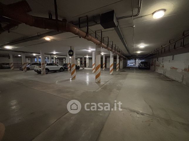 Garage/posto auto in residenziale in Viale Leopoldo Muzii 2