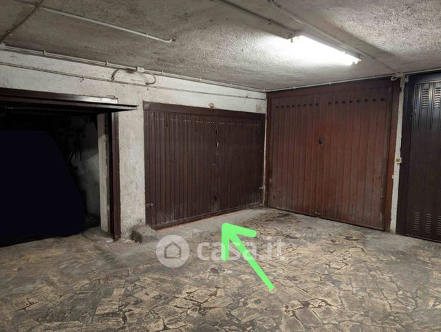 Box/posto auto in residenziale in Via Dea Bona 7