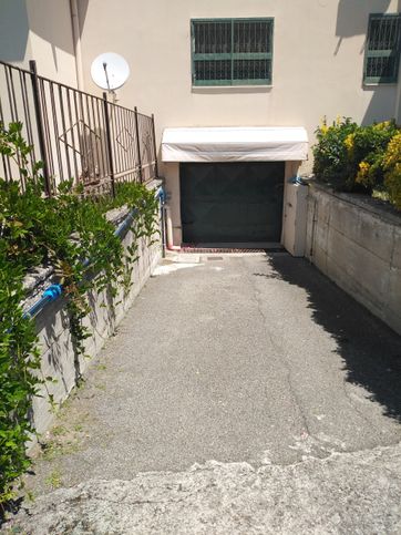 Garage/posto auto in residenziale in Via Cuma 230