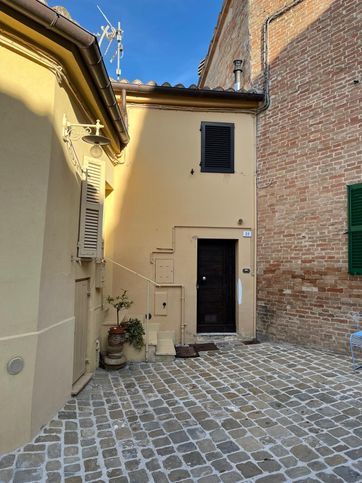 Casa indipendente in residenziale in Via Castello 22