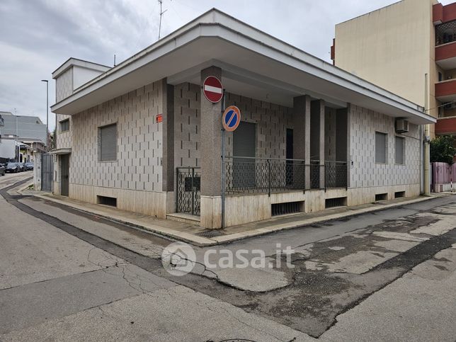 Casa indipendente in residenziale in Via Giosuè Carducci 22