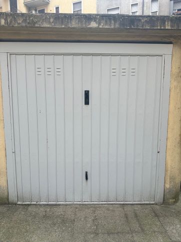 Garage/posto auto in residenziale in Via Paris Bordone