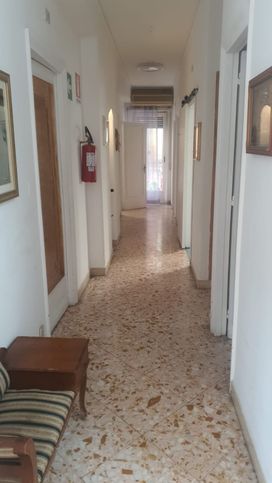 Attività/licenza (con o senza mura) in commerciale in Viale Piemonte 60