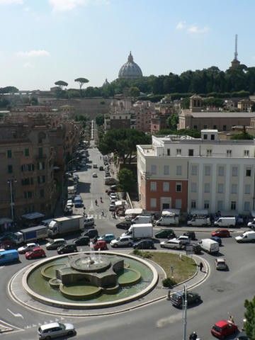 Attivitã /licenza (con o senza mura) in commerciale in Piazzale degli Eroi