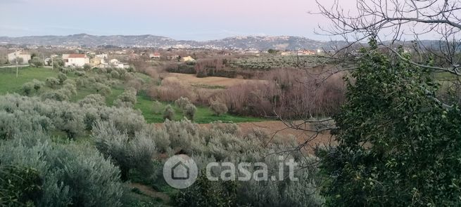 Casa indipendente in residenziale in Via Capone 12