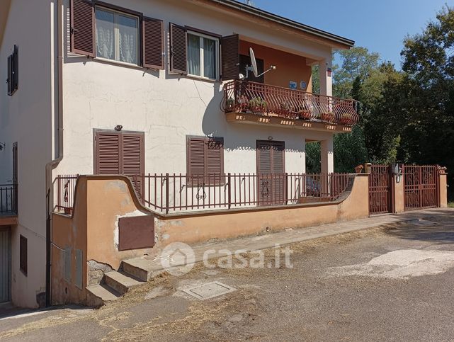 Casa bi/trifamiliare in residenziale in Viale Aldo Moro 129