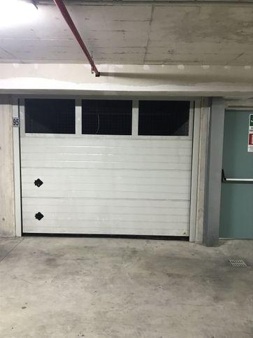 Box/posto auto in residenziale in Via Bernardo Cavallino 70