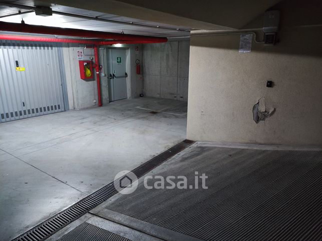 Garage/posto auto in residenziale in Via Sulmona 8