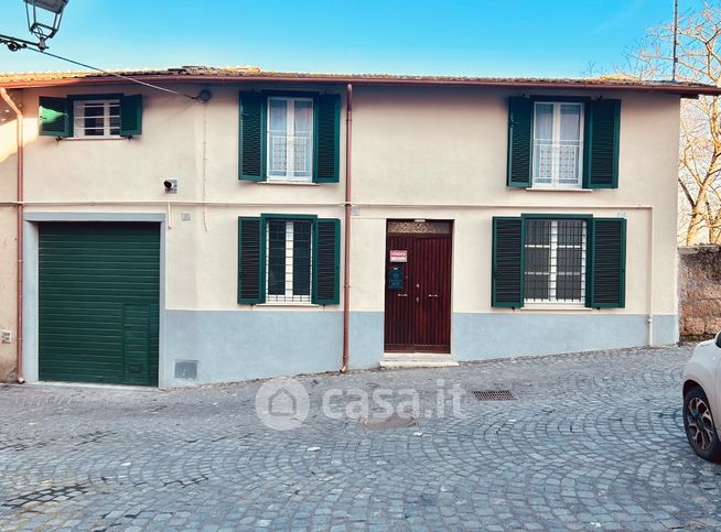 Casa indipendente in residenziale in via delle Mura  6