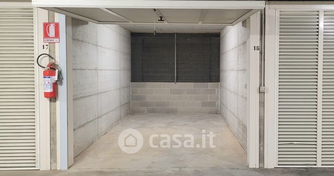 Garage/posto auto in residenziale in Corso Peschiera 83