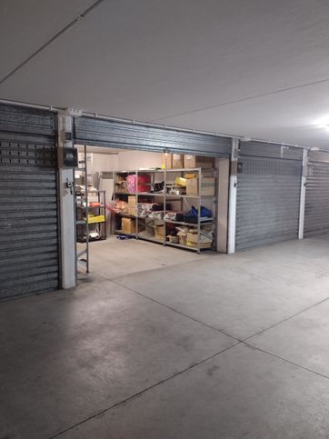 Garage/posto auto in residenziale in Via Robert Koch 15