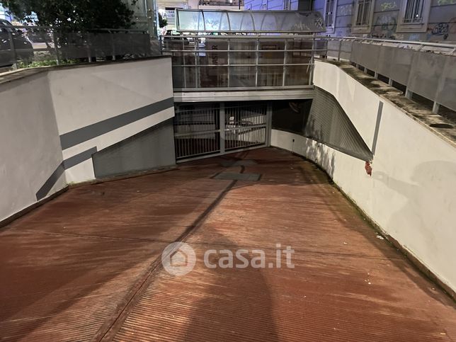 Box/posto auto in residenziale in Via Andrea da Salerno