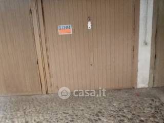 Box/posto auto in residenziale in Via IV Novembre 26