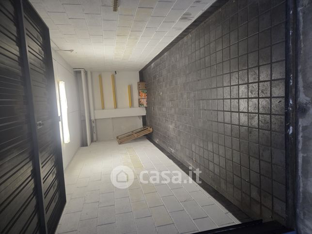 Box/posto auto in residenziale in Viale Abruzzi 5