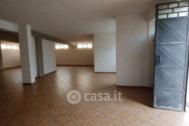 Box/posto auto in residenziale in Via R. Fucini 22