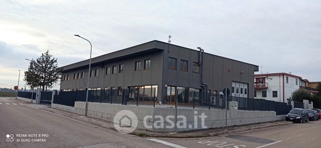 Capannone in commerciale in Via Romagna 4