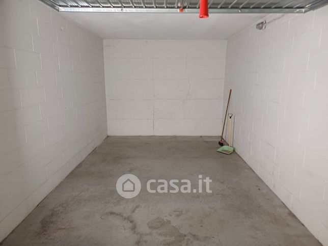 Garage/posto auto in residenziale in Via Trento