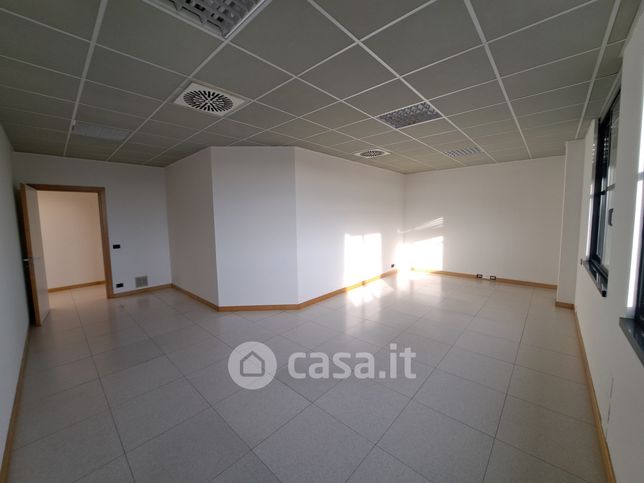 Ufficio in commerciale in Via Circonvallazione Est 32/N