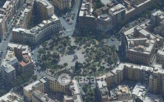 Attività/licenza (con o senza mura) in commerciale in Piazza dei Re di Roma