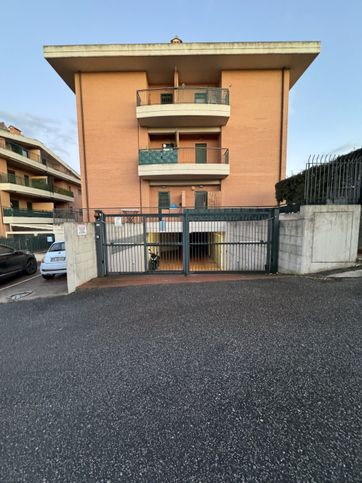 Garage/posto auto in residenziale in Via del Fosso di Sant'Andrea 92