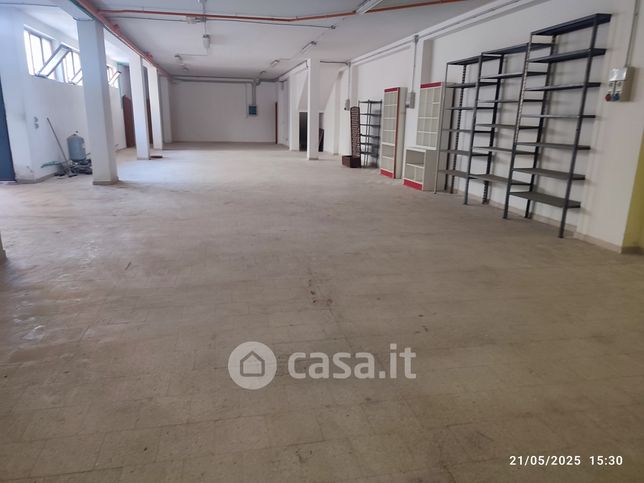 Box/posto auto in residenziale in Viale del Commercio 28