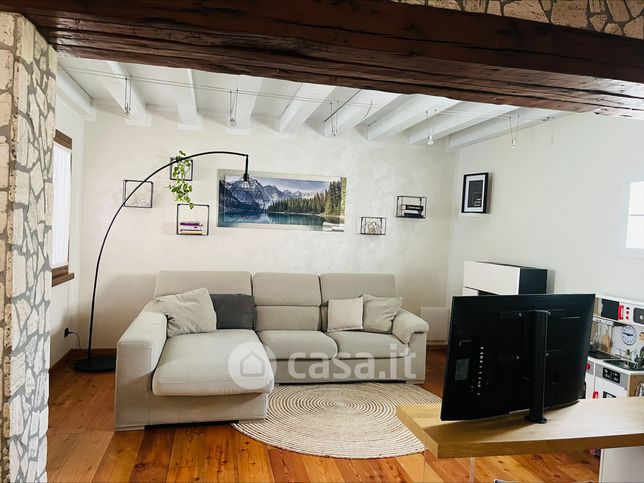 Casa bi/trifamiliare in residenziale in Via Troset