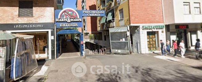 Box/posto auto in residenziale in Viale Guglielmo Marconi 77