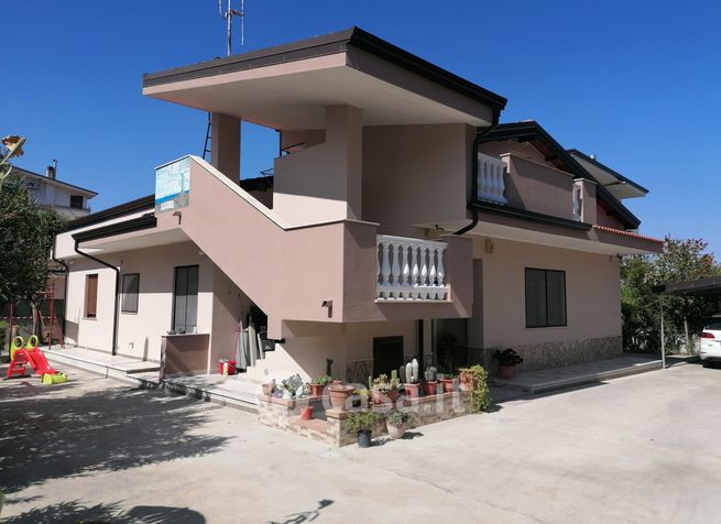 Casa indipendente in residenziale in Via Stati Uniti 4