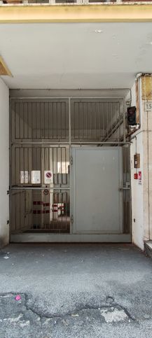 Box/posto auto in residenziale in Via Leopoldo Traversi