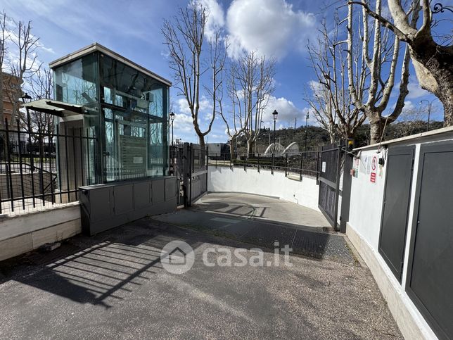 Garage/posto auto in residenziale in Piazza Gentile da Fabriano 6