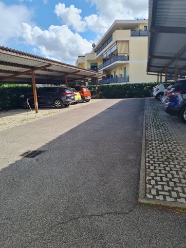 Box/posto auto in residenziale in Via Caporetto 10