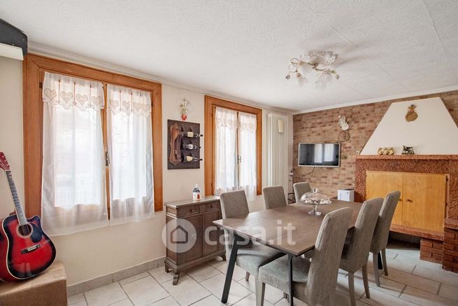 Casa indipendente in residenziale in Piazza Aldo Moro 50