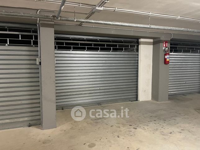 Garage/posto auto in residenziale in Via Giovanni Bovio 348