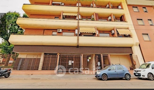 Garage/posto auto in residenziale in Viale Carlo Espinasse 110