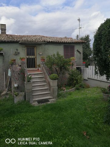 Rustico/casale in residenziale in Via Farense 104