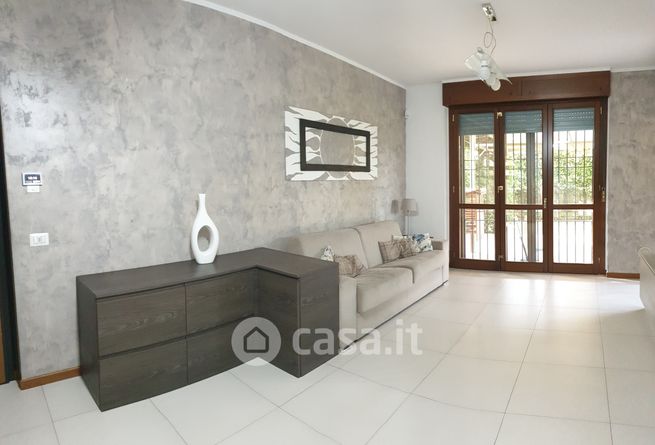 Appartamento in residenziale in Via Ada Negri 4