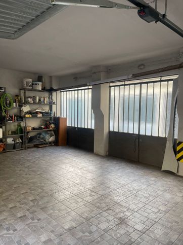 Box/posto auto in residenziale in Via Veglia 10