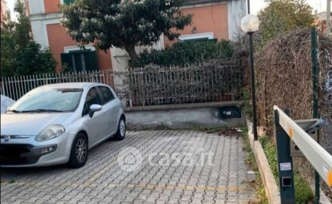 Garage/posto auto in residenziale in Via Guido Guinizelli 19