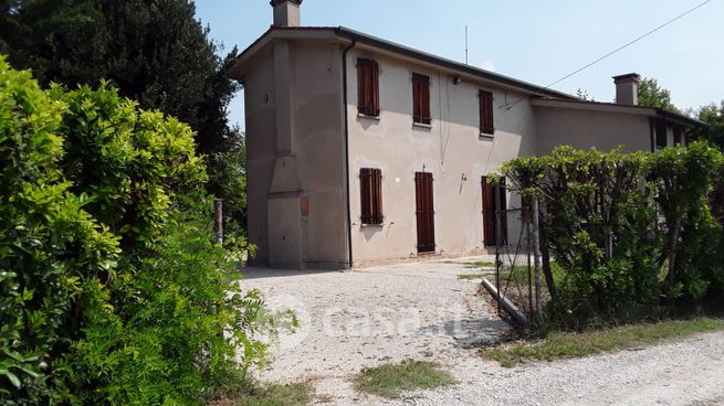 Casa indipendente in residenziale in Via Pozzoveggiani 19