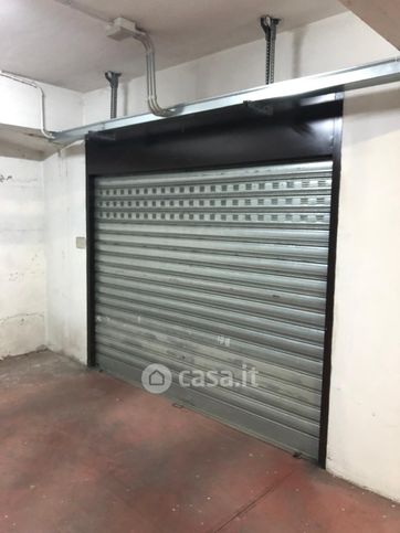 Box/posto auto in residenziale in Viale Giorgio Perlasca 15