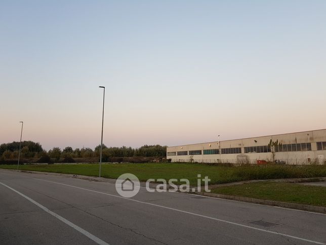 Terreno edificabile in residenziale in Via Enzo Ferrari 4