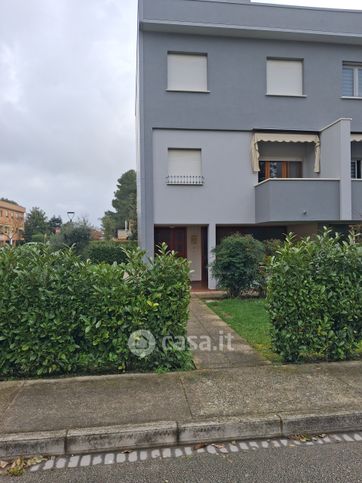 Villetta a schiera in residenziale in Villaggio Mimosa 17