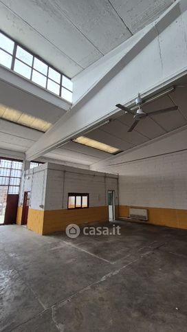 Capannone in commerciale in Via B. Buozzi
